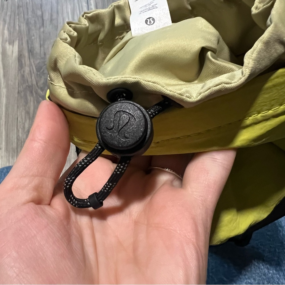 Lululemon Blue Yellow Water Bottle Crossbody Bag - Picture 9 of 10